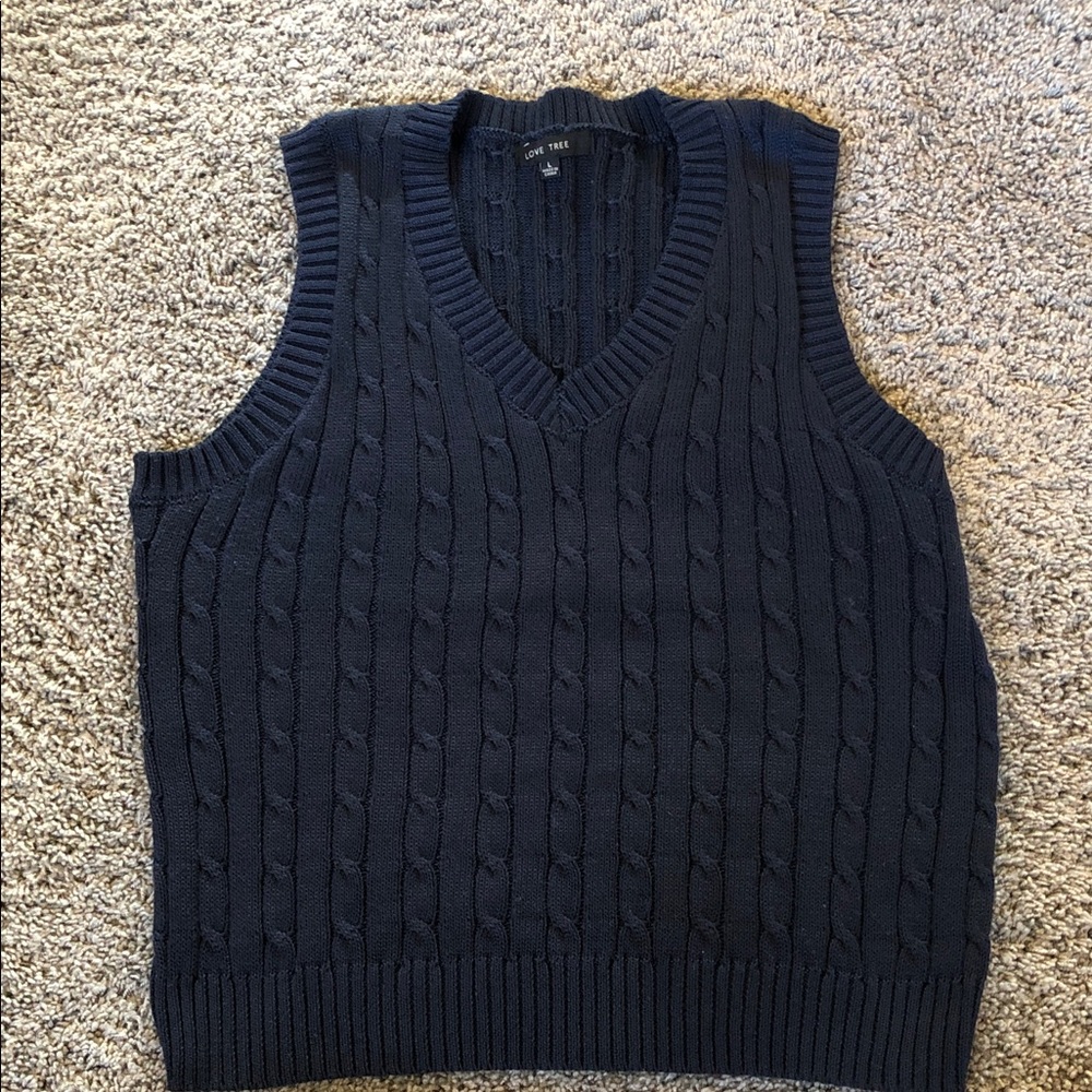 Love Tree Women’s Navy Cable-Knit V-Neck Sweater Vest. Size large